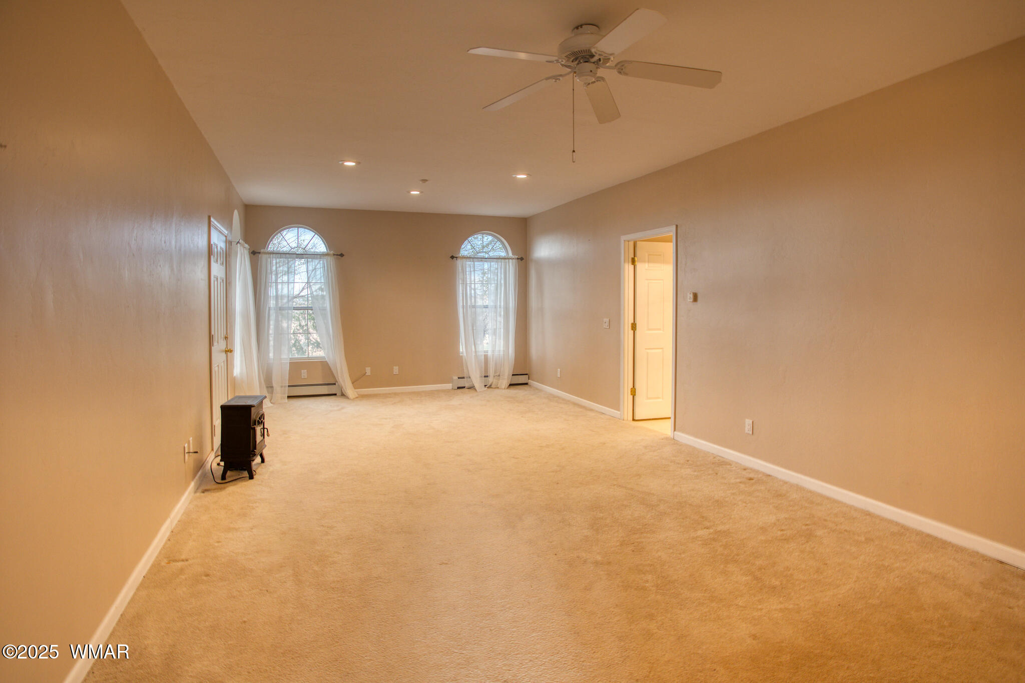 9410 Butler Trail Snowflake, AZ 85937 - Photo 34 of 62 an empty room with windows and fan