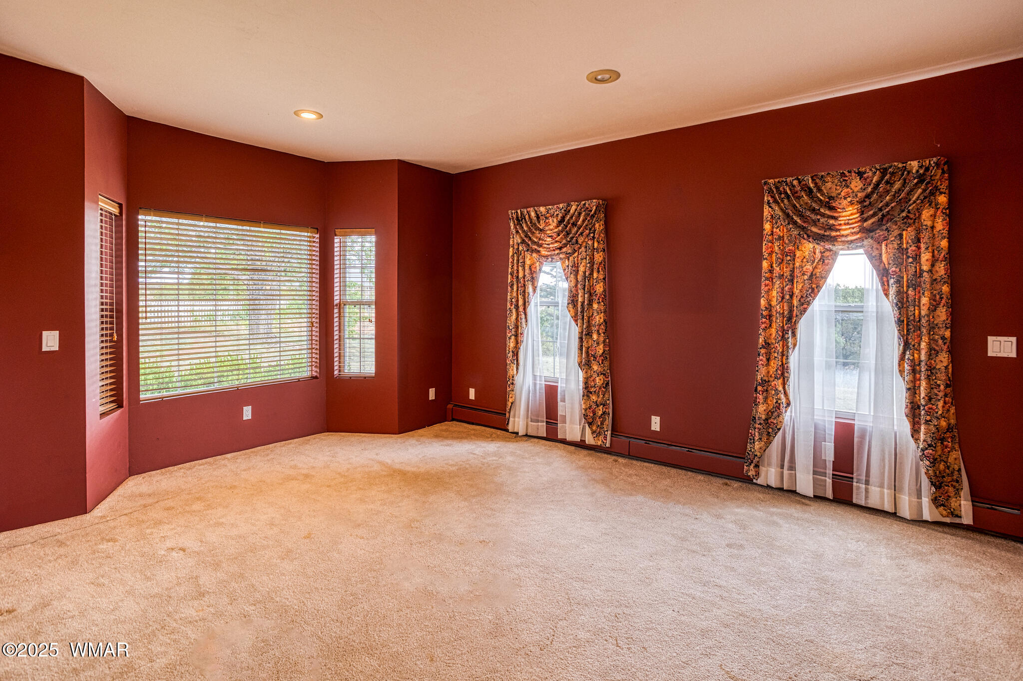 9410 Butler Trail Snowflake, AZ 85937 - Photo 39 of 62 an empty room with windows