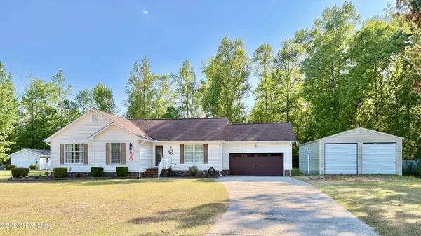 $348,500 | 203 Hillingdale Drive, Washington, NC 27889