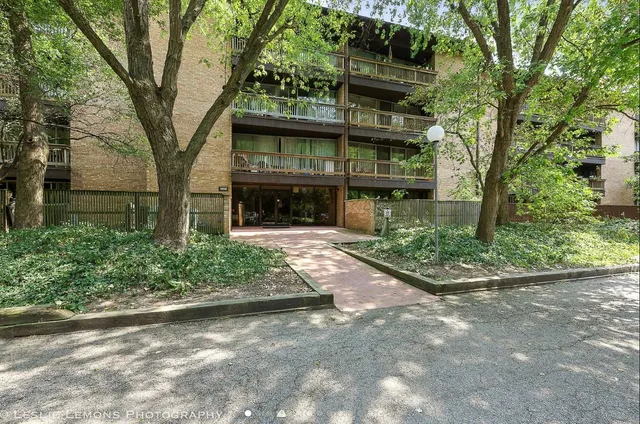 $1,789 | 5600 Hillcrest Lane, Unit 3G, Lisle, IL 60532