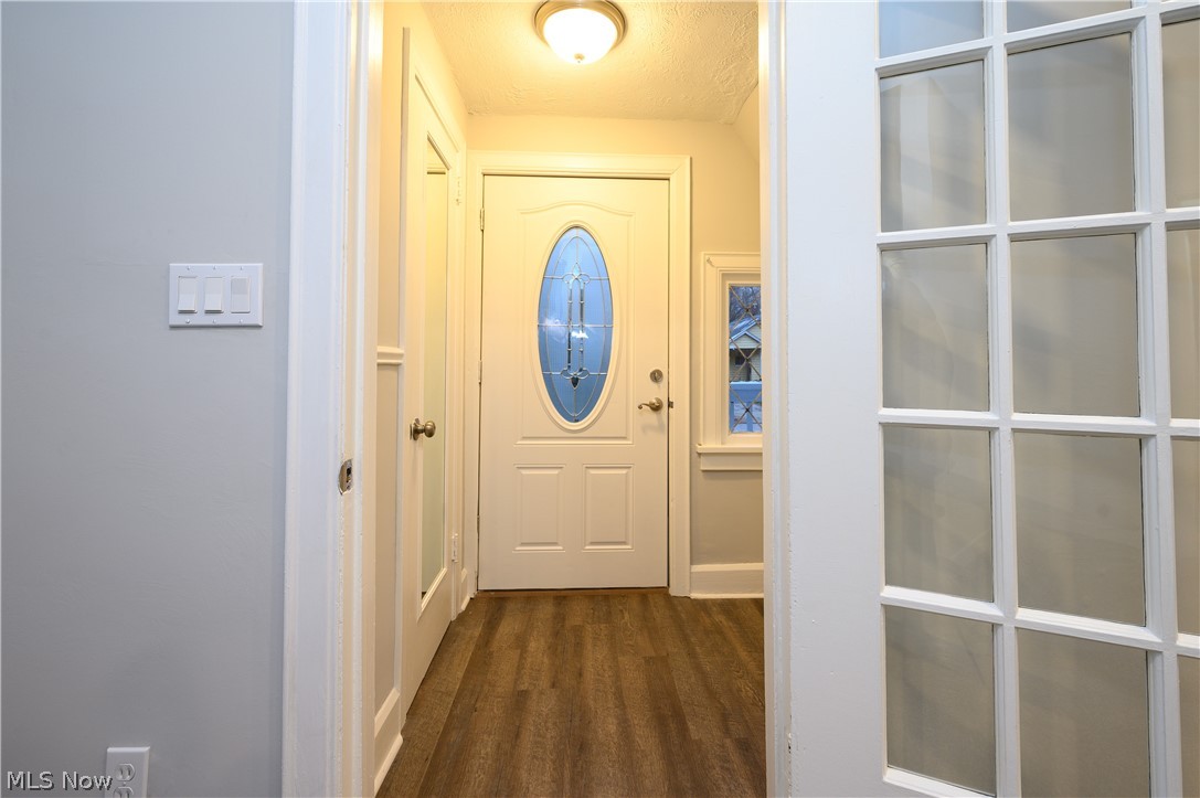 1161 Winston Road Cleveland, OH 44121 - Photo 2 of 24