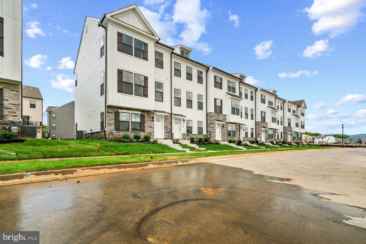 448 Herringbone Way Frederick, MD 21701 - Photo 2 of 47