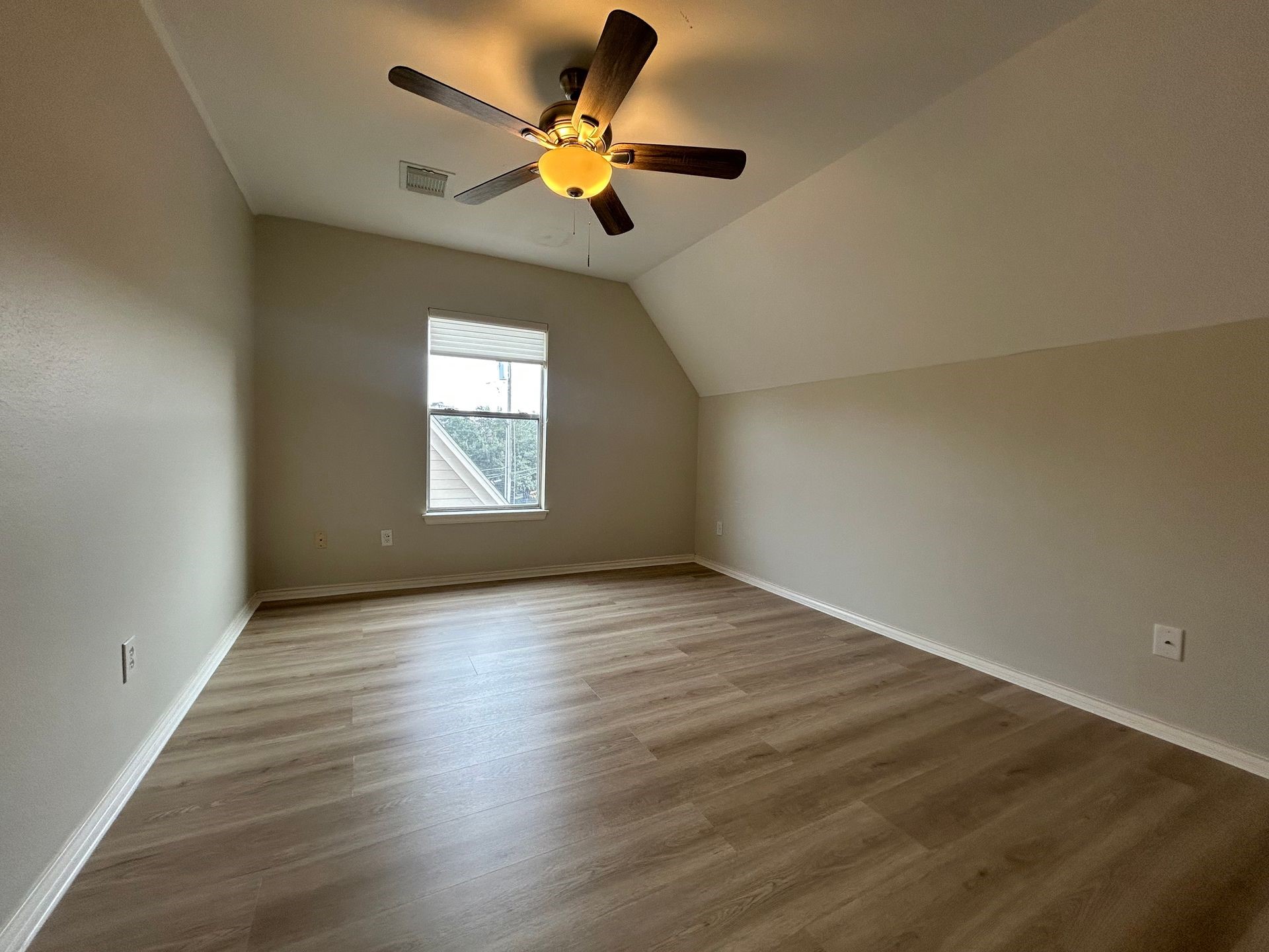 2030 Bailey Street Houston, TX 77006 - Photo 13 of 18