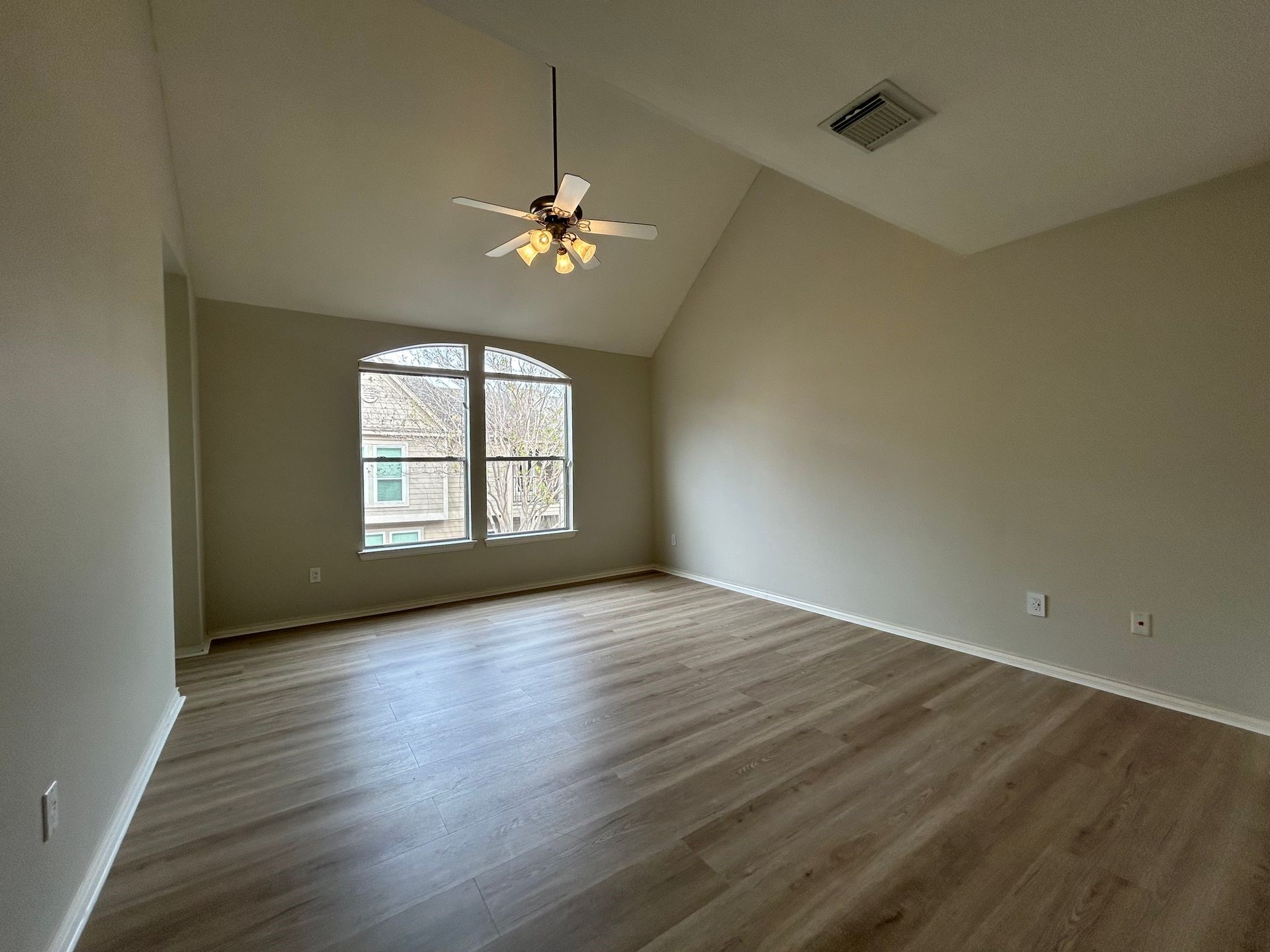 2030 Bailey Street Houston, TX 77006 - Photo 8 of 18