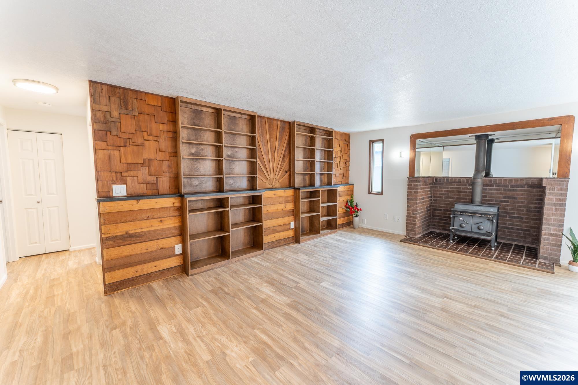 2025 Pine Street Florence, OR 97439 - Photo 5 of 27