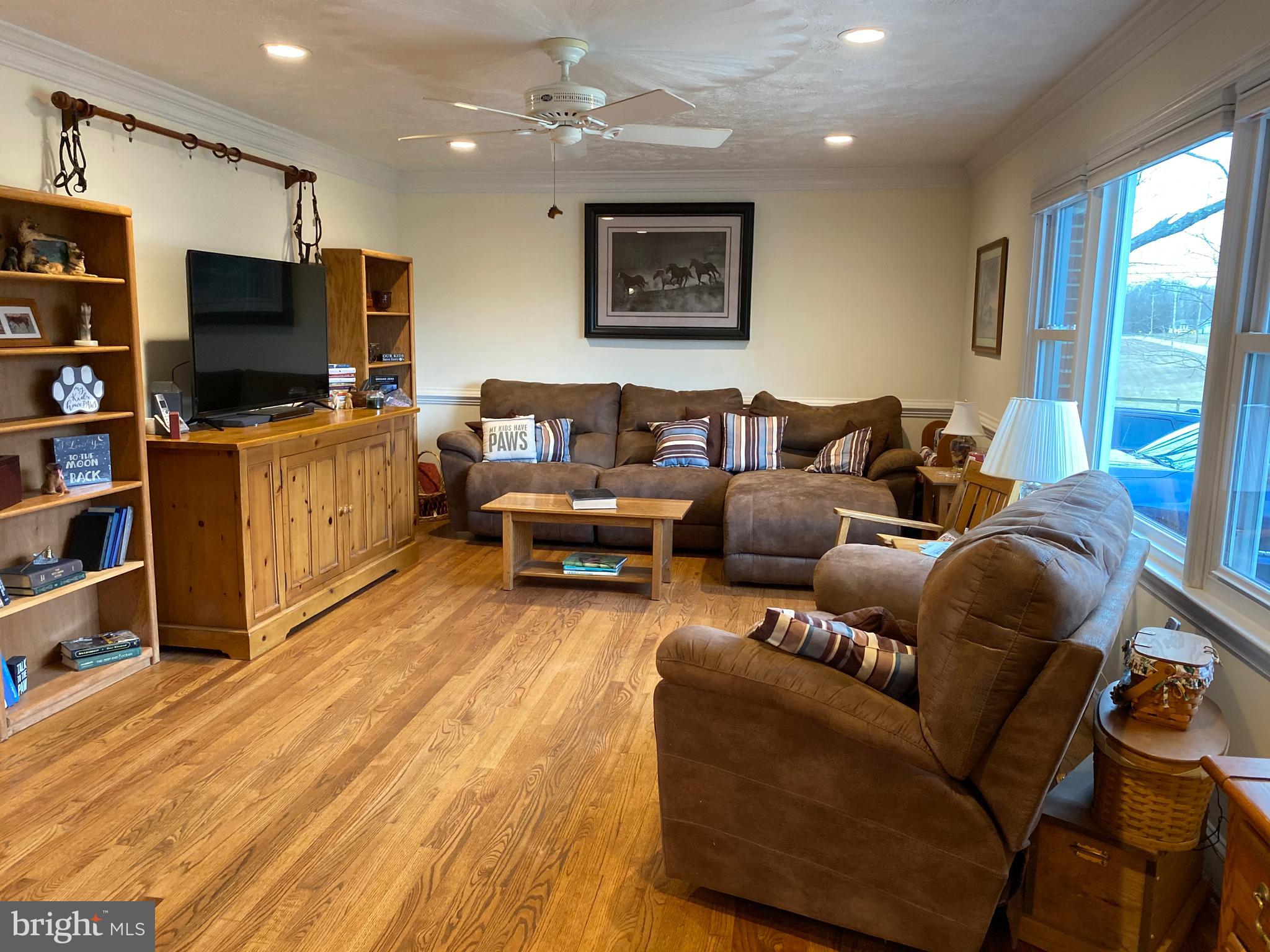 2680 Holland Cliffs Road Huntingtown, MD 20639 - Photo 5 of 24 Living Room