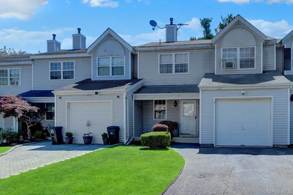 $499,999 | 6 Beech Street, Central Islip, NY 11722