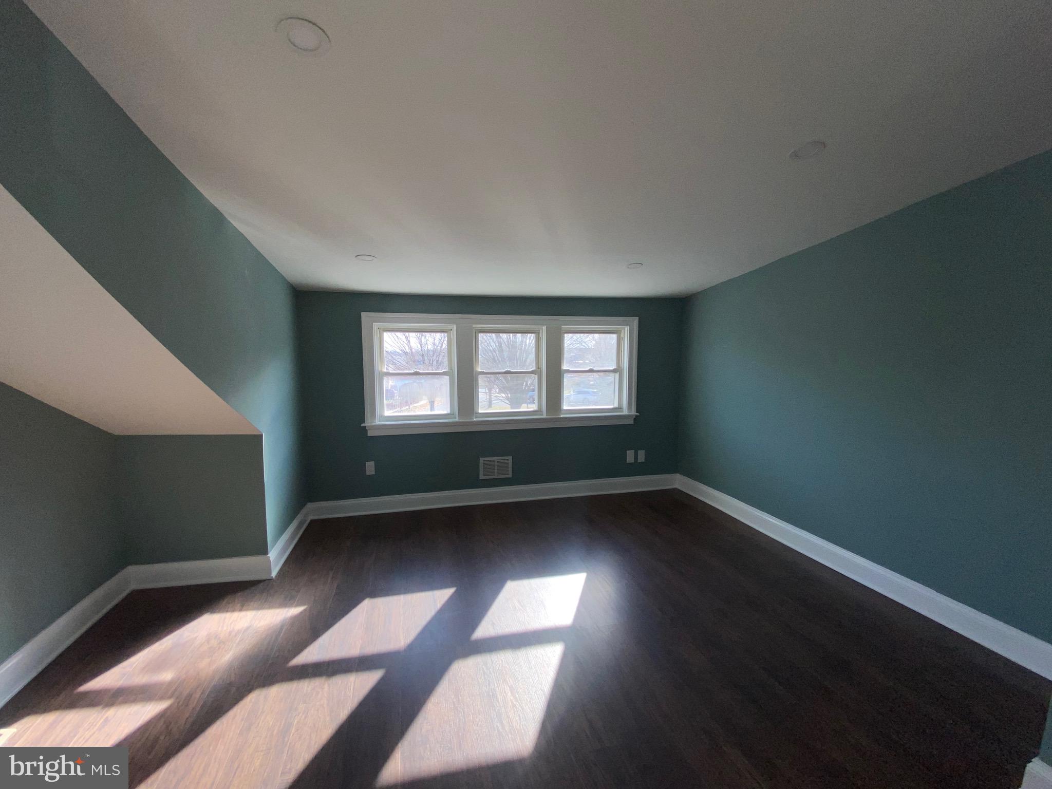 4027 Ridgecroft Road Baltimore, MD 21206 - Photo 13 of 44 Upper level owners' suite