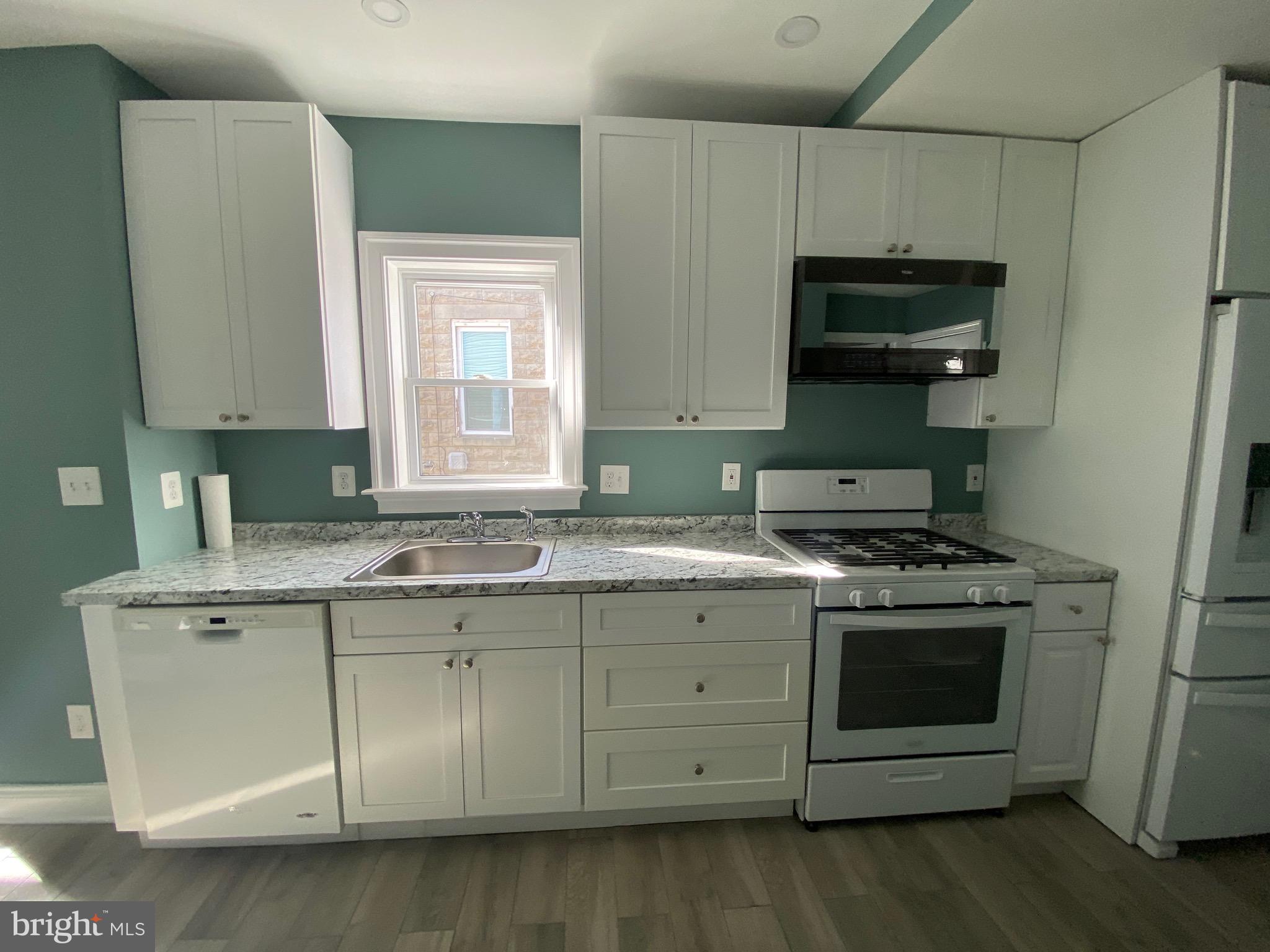 4027 Ridgecroft Road Baltimore, MD 21206 - Photo 4 of 44 Brand new appliances