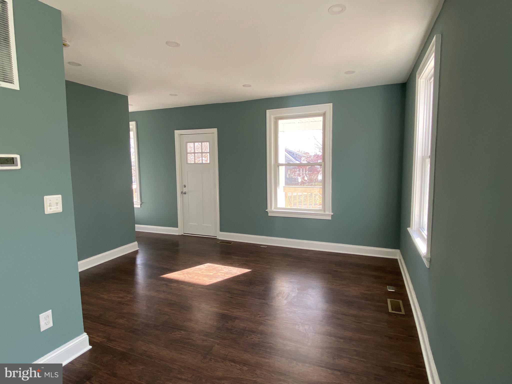 4027 Ridgecroft Road Baltimore, MD 21206 - Photo 9 of 44 Living room looking at the front door