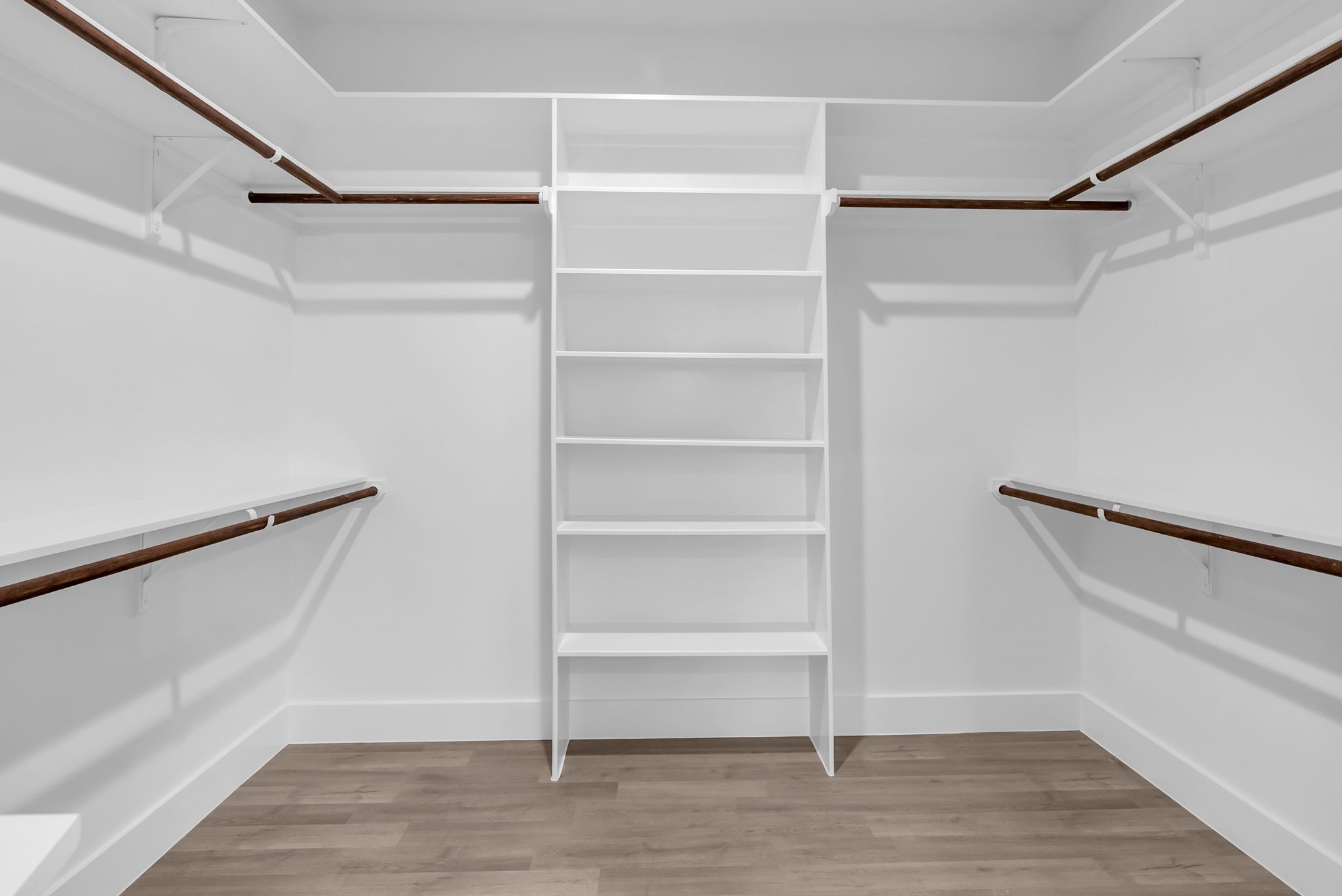 8136 Chateau Street Houston, TX 77028 - Photo 39 of 46 walk in Primary closet