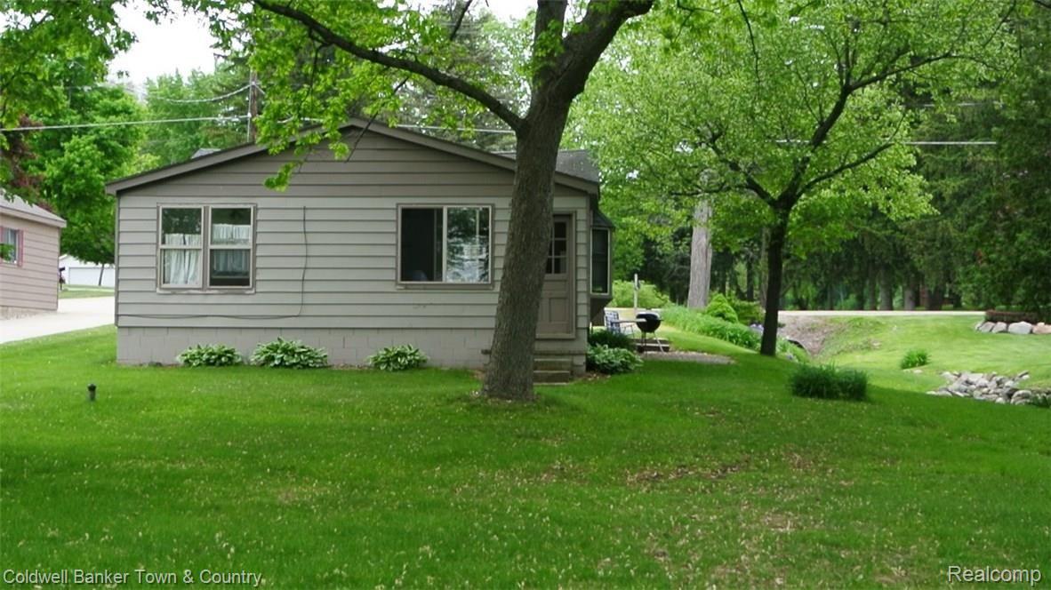 10237 Carmer Road Fenton, MI 48430 - Photo 2 of 27 DSC_3319.JPG