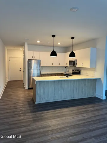 $2,115 | 580 Columbia Turnpike, Unit 204, East Greenbush, NY 12061