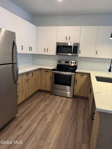 $2,115 | 580 Columbia Turnpike, Unit 204, East Greenbush, NY 12061