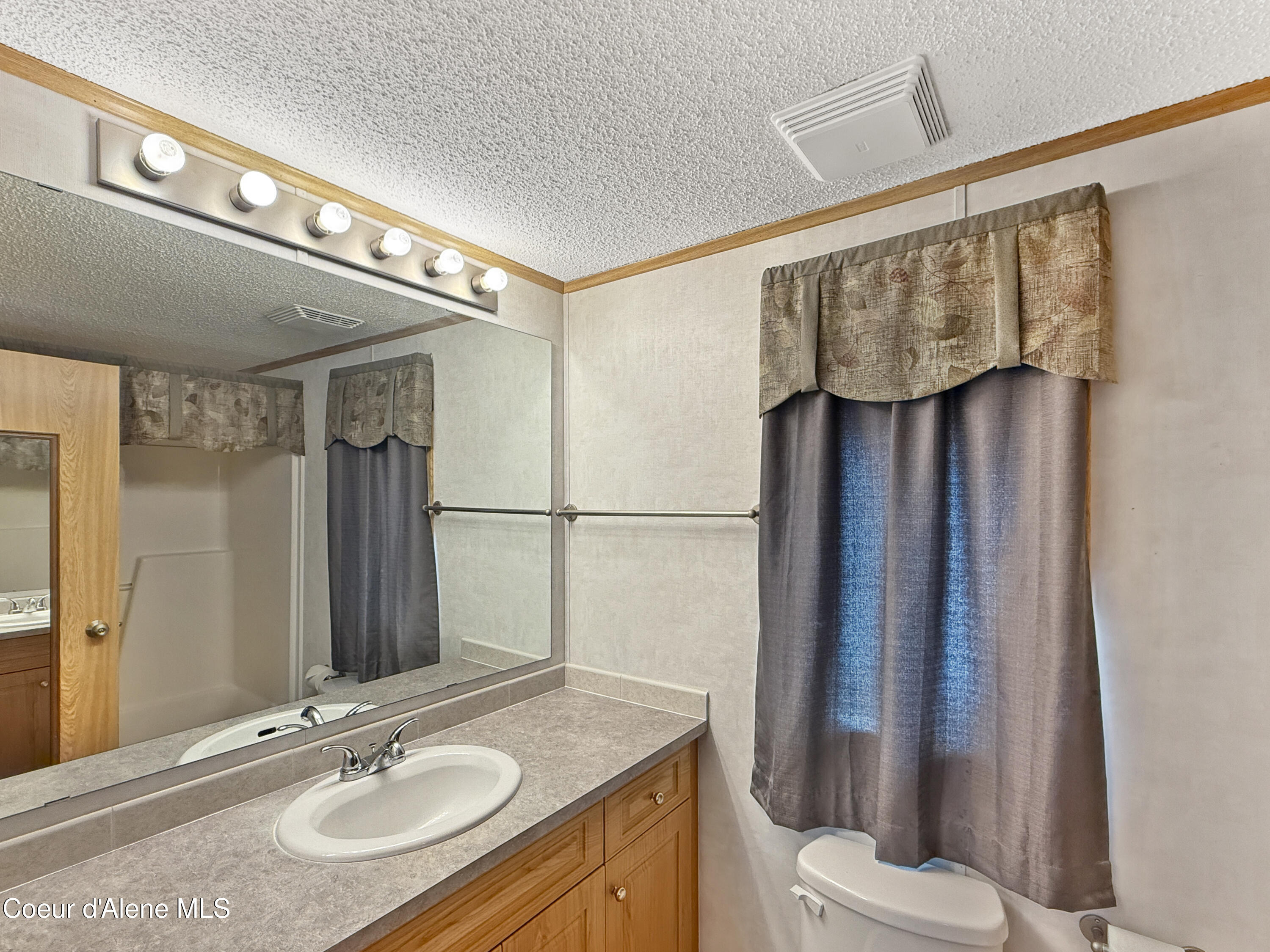 8506 West Bryce Canyon Street Rathdrum, ID 83858 - Photo 16 of 40 Primary Bathroom