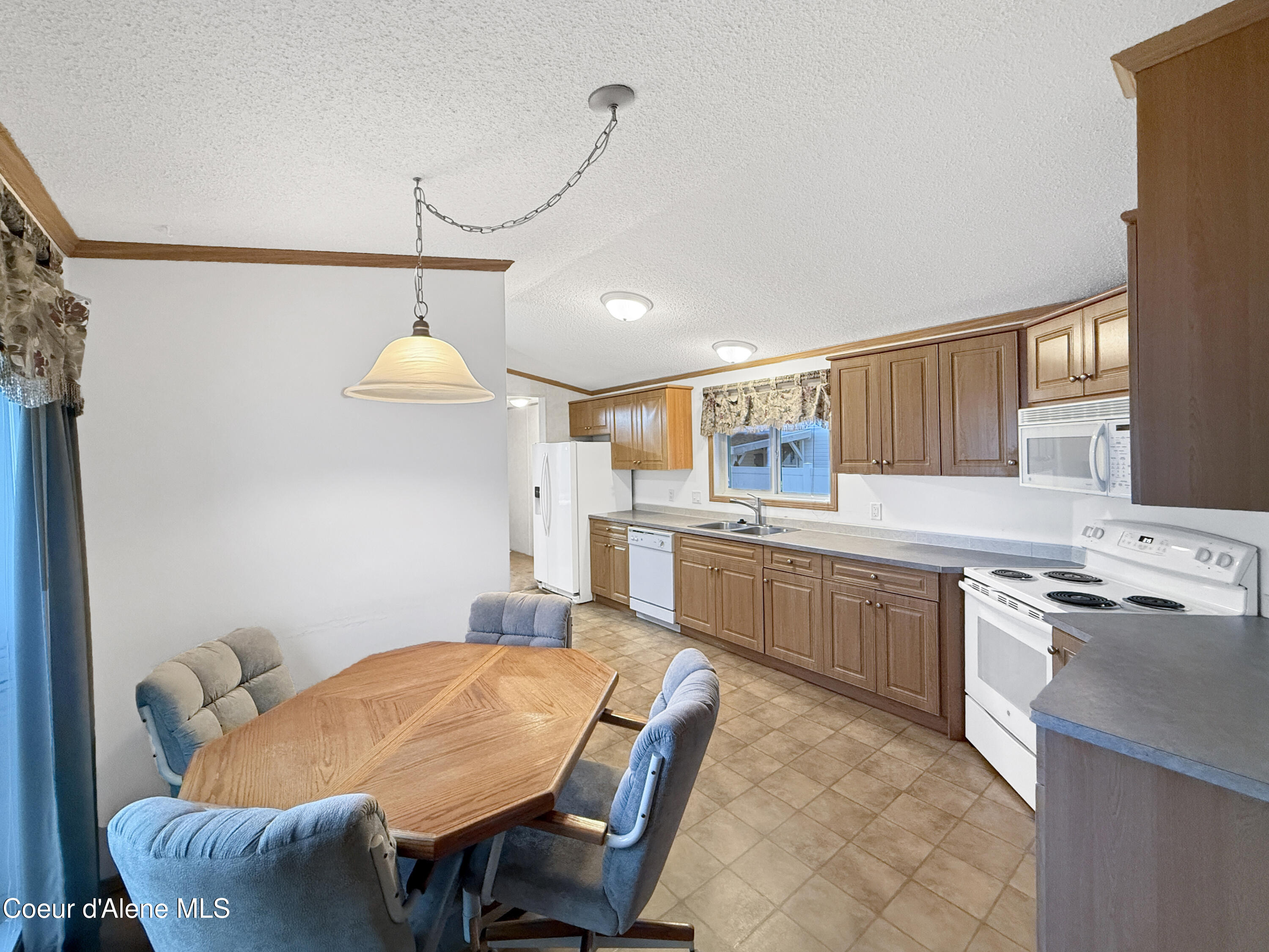 8506 West Bryce Canyon Street Rathdrum, ID 83858 - Photo 9 of 40 Kitchen/Dining