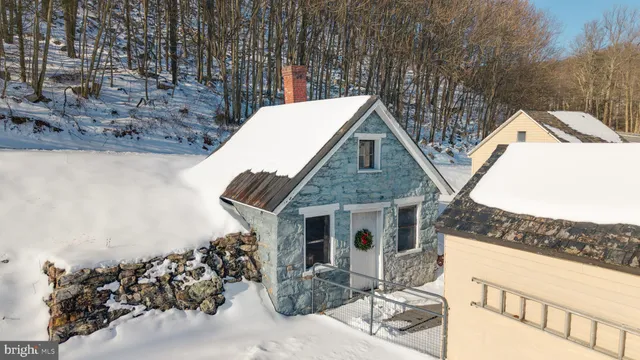 a view of an outdoor dining space with furniture