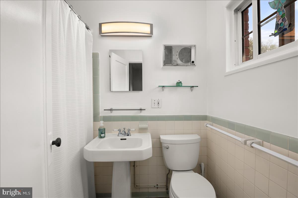 3537 Martha Custis Drive Alexandria, VA 22302 - Photo 12 of 26