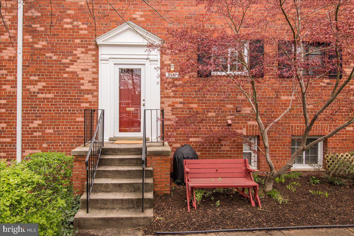 3537 Martha Custis Drive Alexandria, VA 22302 - Photo 14 of 26