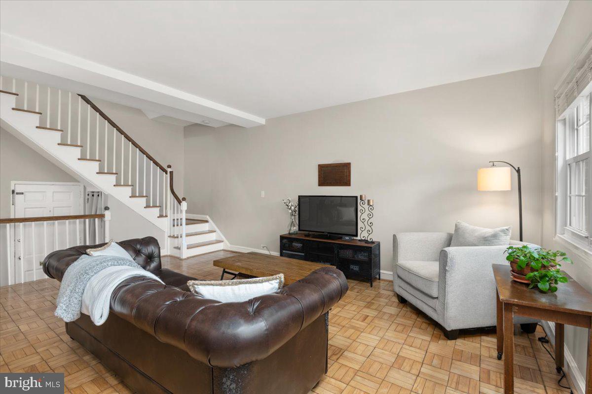 3537 Martha Custis Drive Alexandria, VA 22302 - Photo 3 of 26