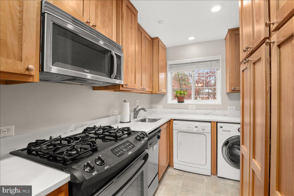 3537 Martha Custis Drive Alexandria, VA 22302 - Photo 7 of 26