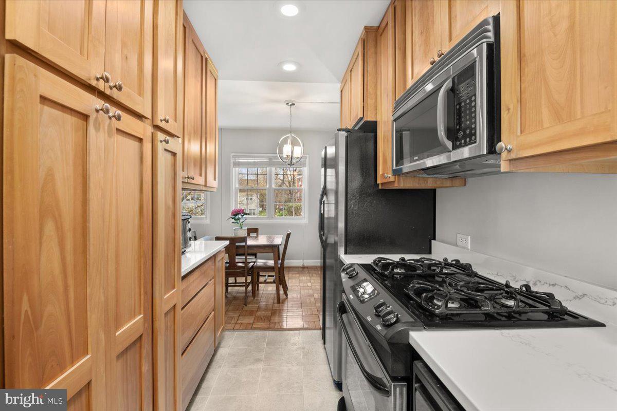 3537 Martha Custis Drive Alexandria, VA 22302 - Photo 8 of 26