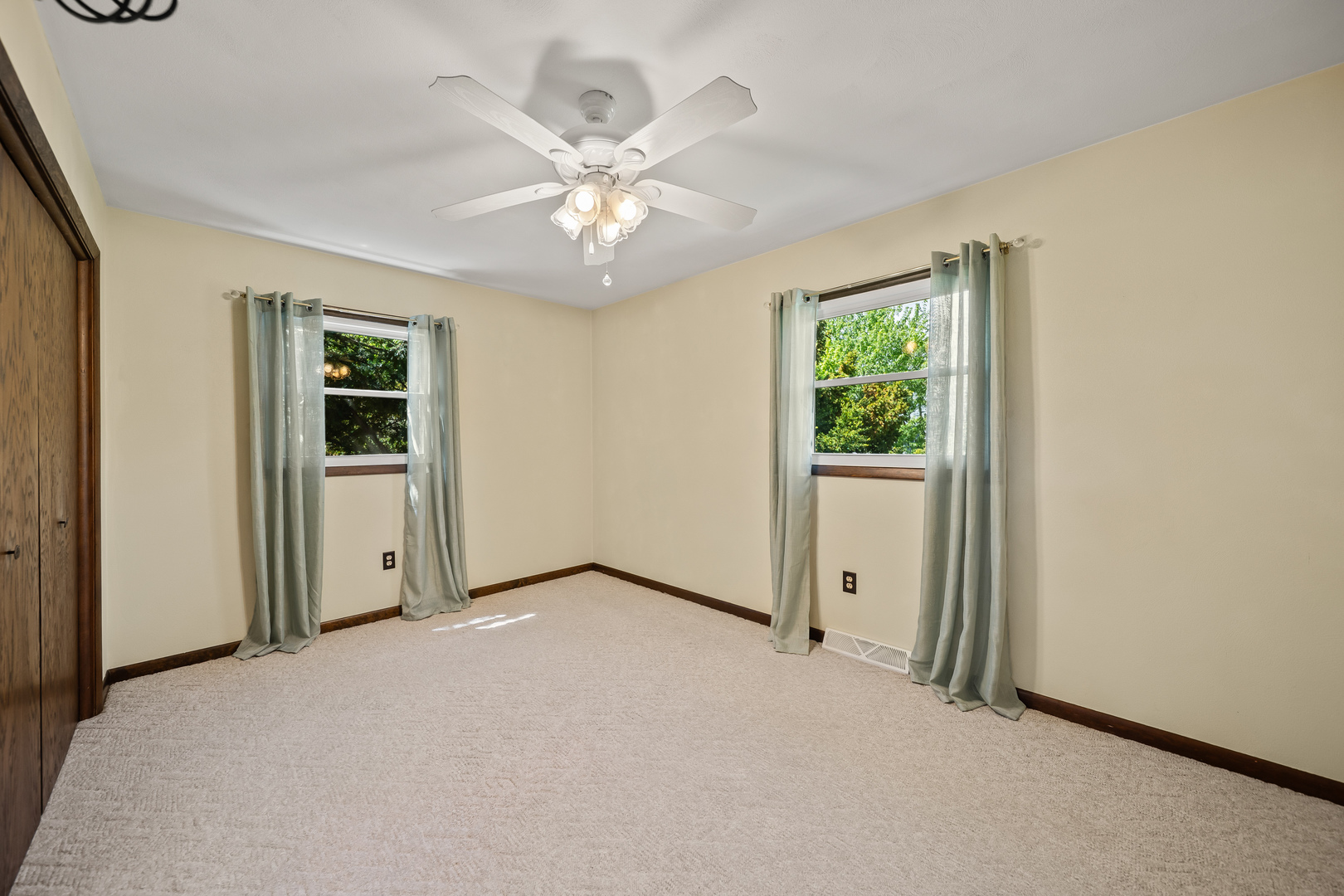 24146 Stage Coach Road Geneseo, IL 61254 - Photo 17 of 39 an empty room with windows and closet