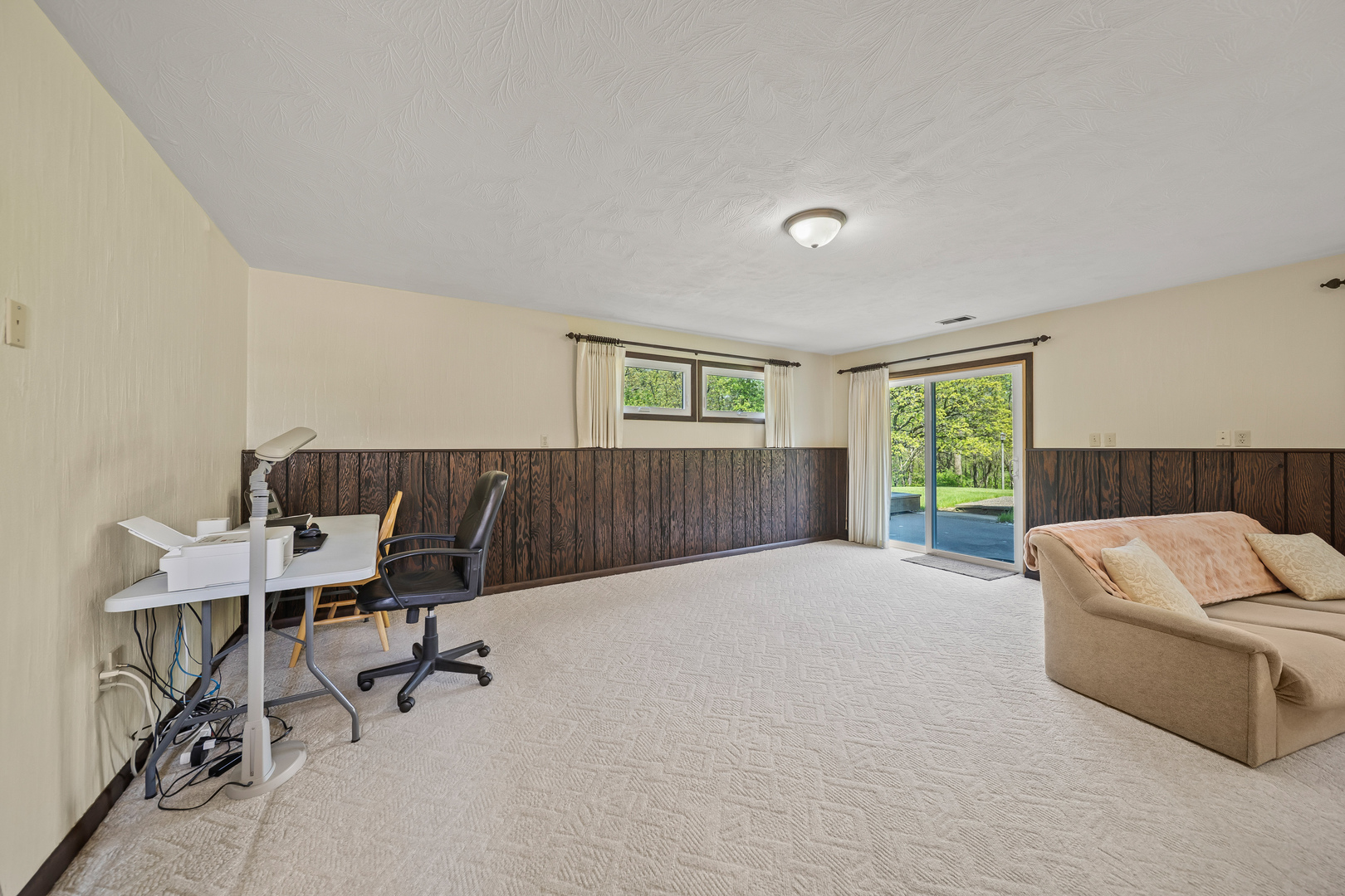 24146 Stage Coach Road Geneseo, IL 61254 - Photo 21 of 39 a workspace with a couch
