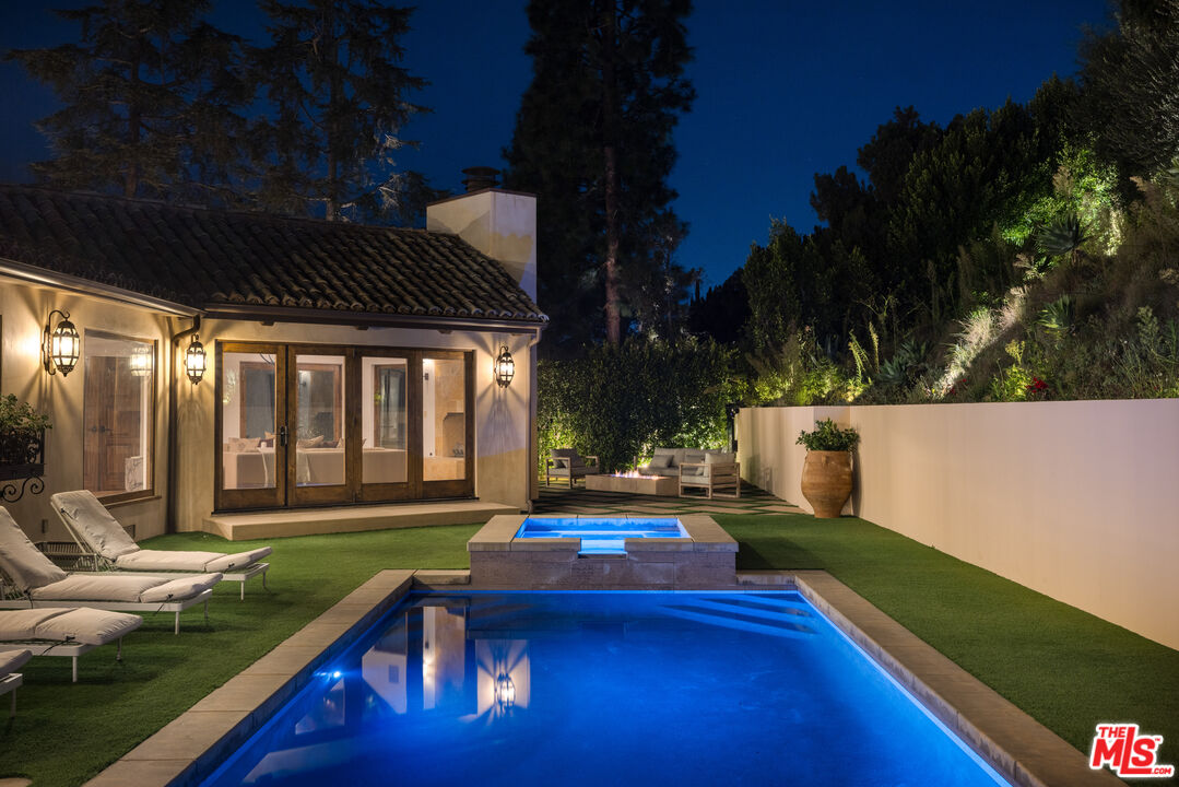 7935 Oceanus Drive Los Angeles, CA 90046 - Photo 38 of 43 a view of a chairs and tables in the patio