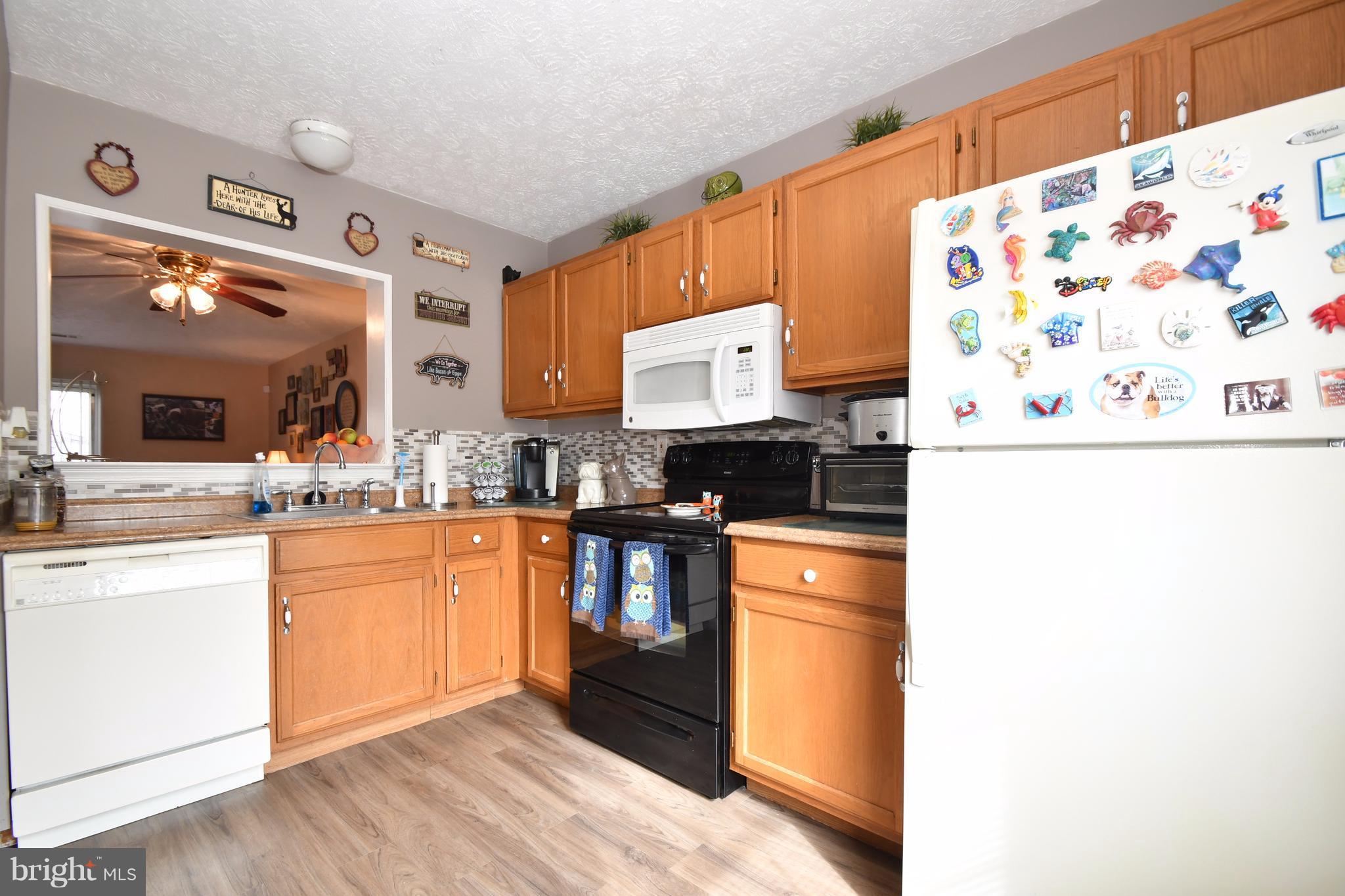 3924 Cutty Sark Road Baltimore, MD 21220 - Photo 4 of 30 a kitchen with stainless steel appliances a refrigerator and a stove top oven