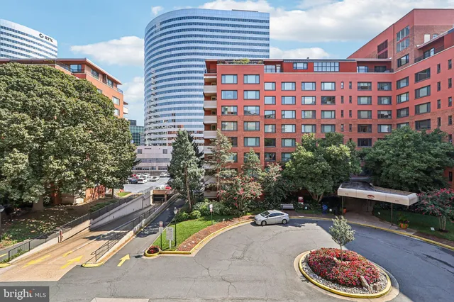 $259,900 | 1111 Arlington Boulevard, Unit 431, Arlington, VA 22209