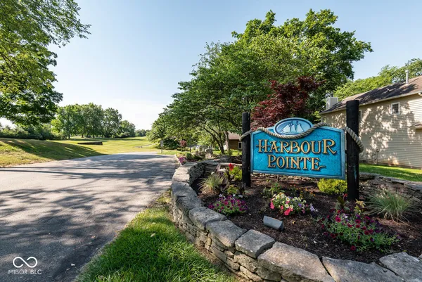 $475,000 | 9416 South Harbour Pointe Drive, Bloomington, IN 47401
