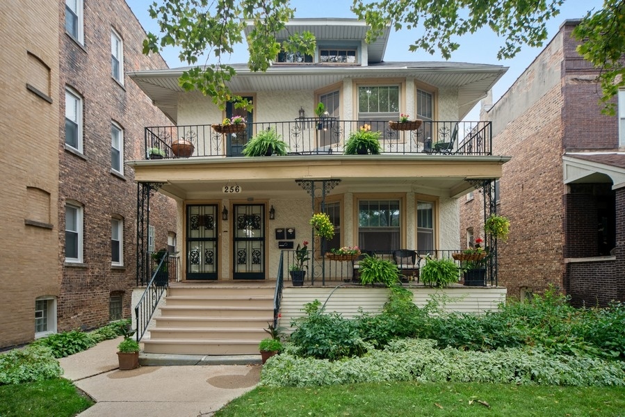 256 Washington Boulevard, Unit 2 Oak Park, IL 60302 - Photo 1 of 20