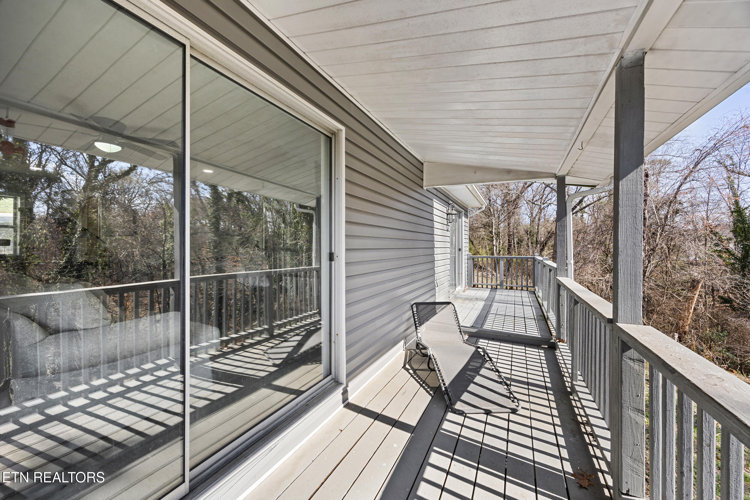 510 Michigan Avenue Oak Ridge, TN 37830 - Photo 14 of 15 23_back porch 2