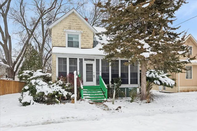 $290,000 | 431 East Liberty Drive, Wheaton, IL 60187