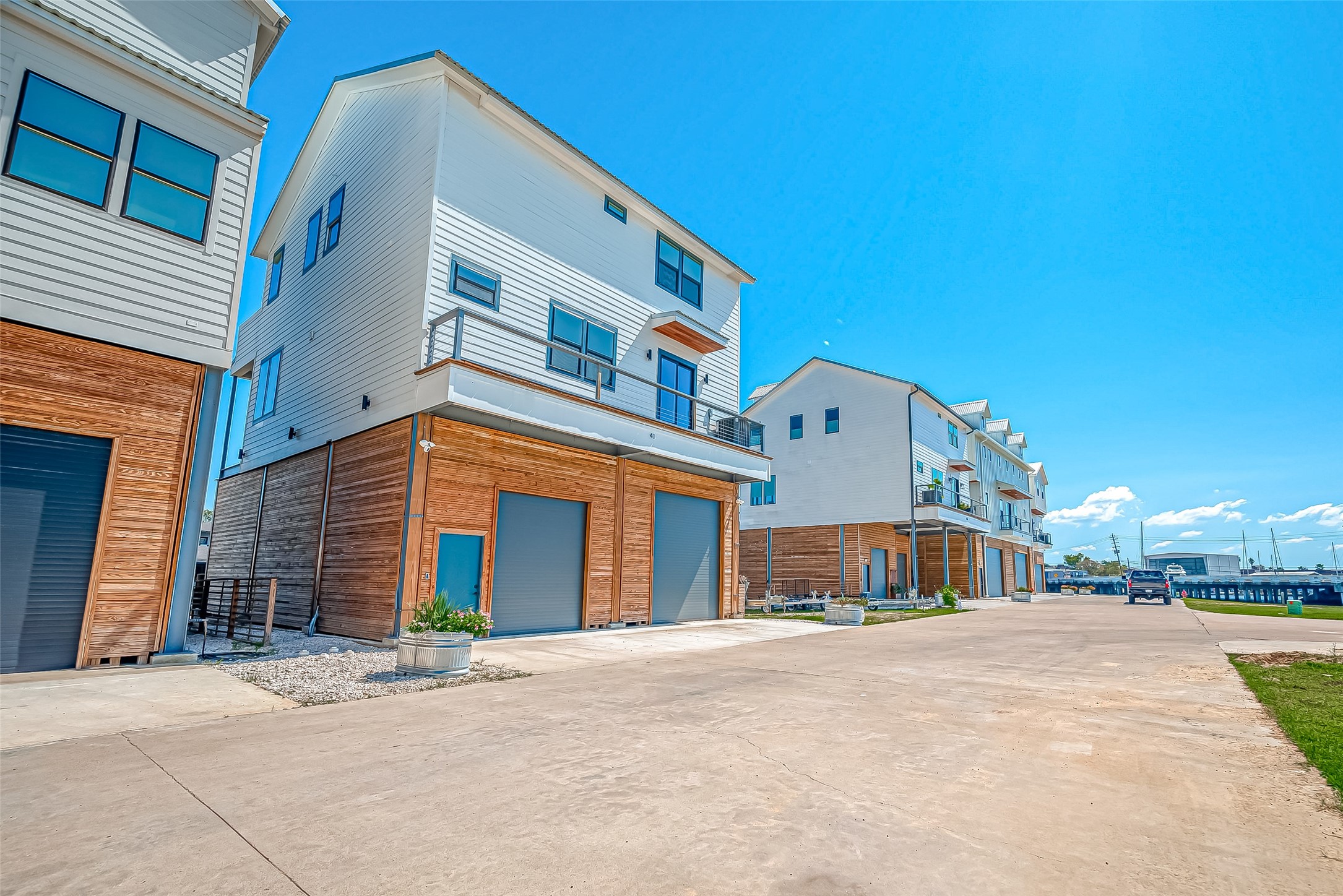 30 Commander Runco Lane Seabrook, TX 77586 - Photo 5 of 35