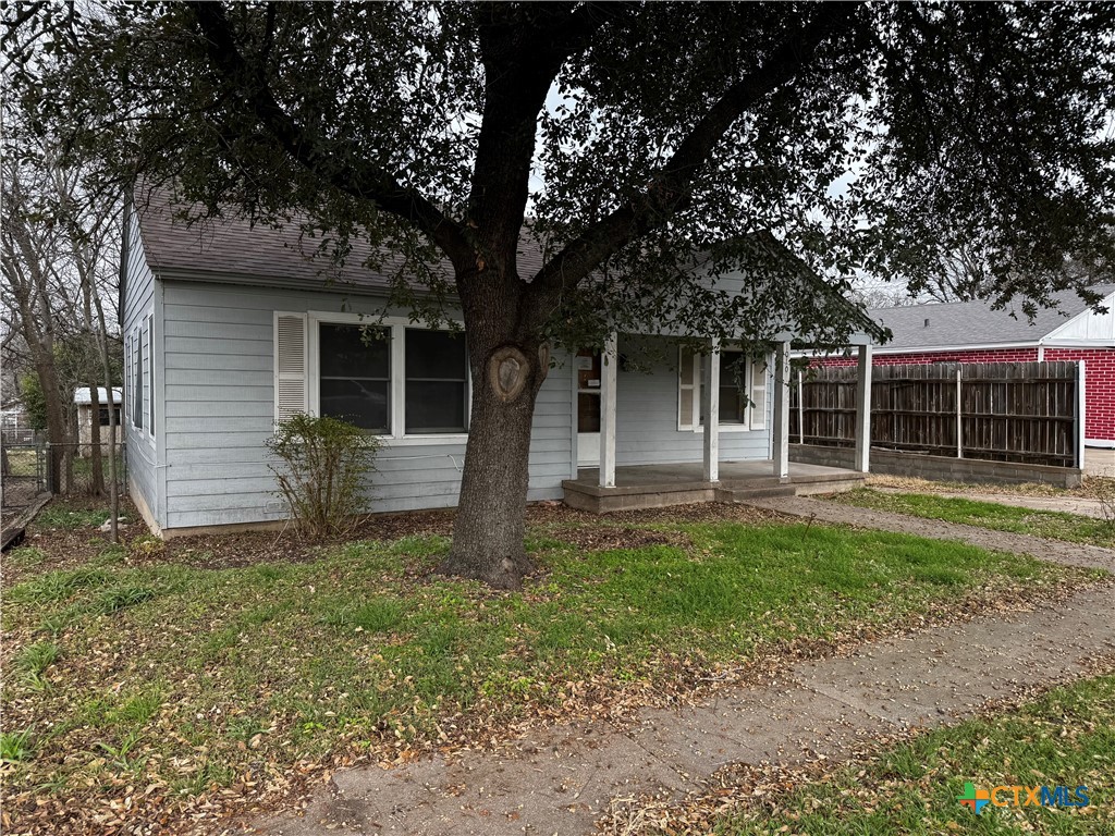 1010 South 17th Street Temple, TX 76504 - Photo 2 of 30 a front view of a house with garden