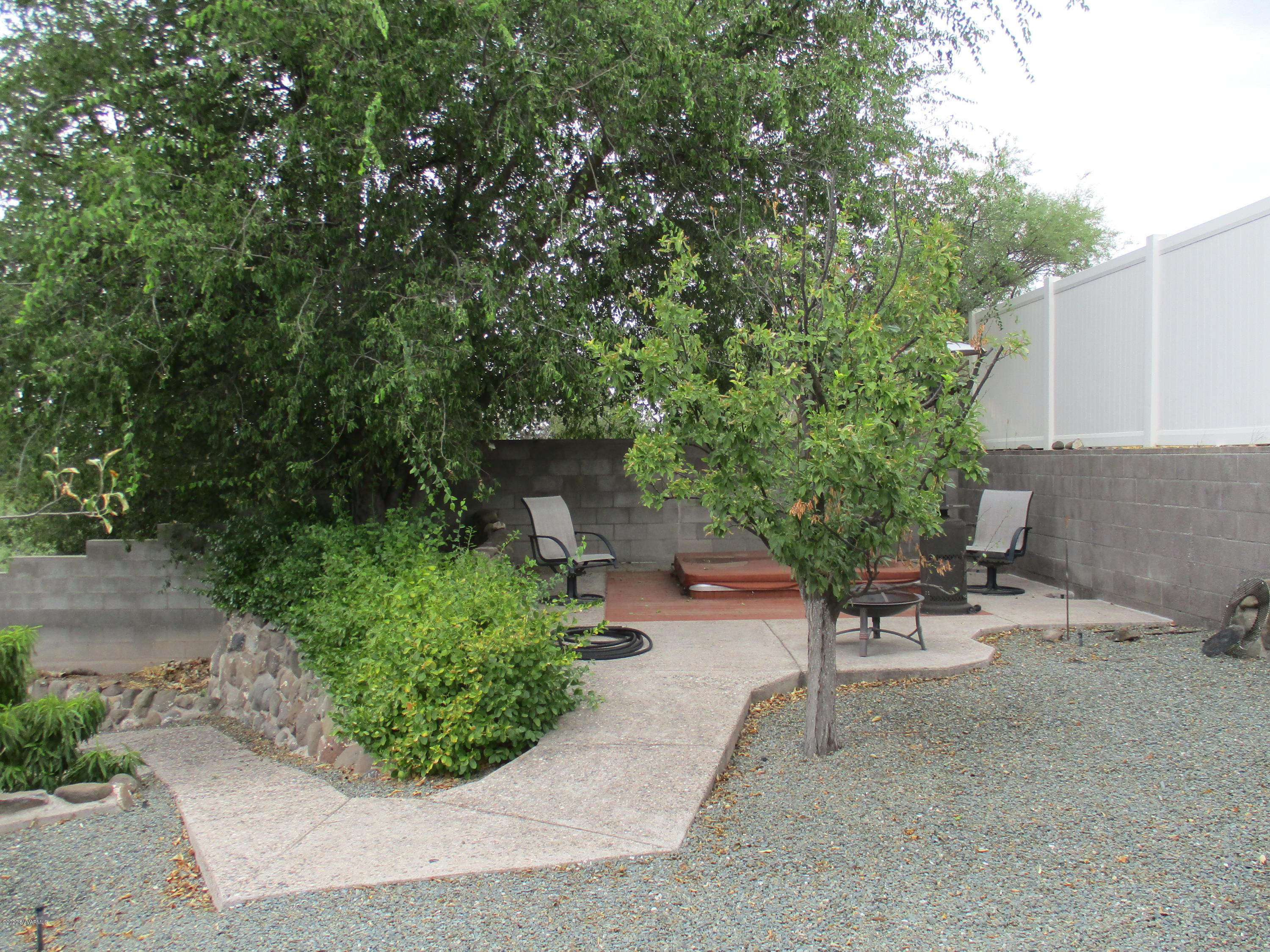 4190 East Aztec Road Rimrock, AZ 86335 - Photo 23 of 35 a view of a backyard with sitting area and garden
