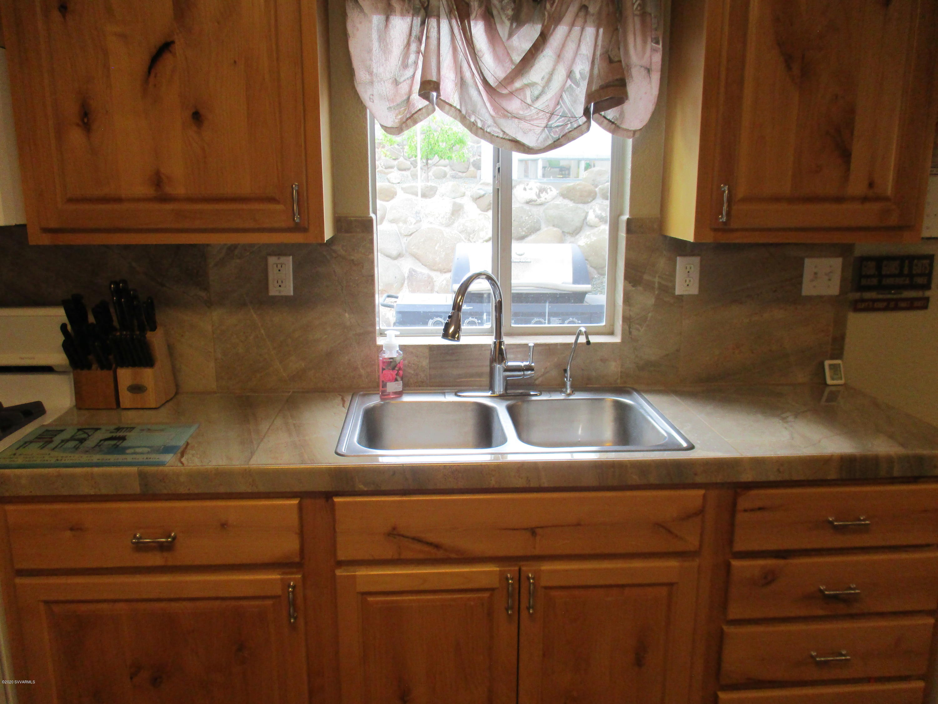 4190 East Aztec Road Rimrock, AZ 86335 - Photo 8 of 35 a kitchen with a sink cabinets and a window