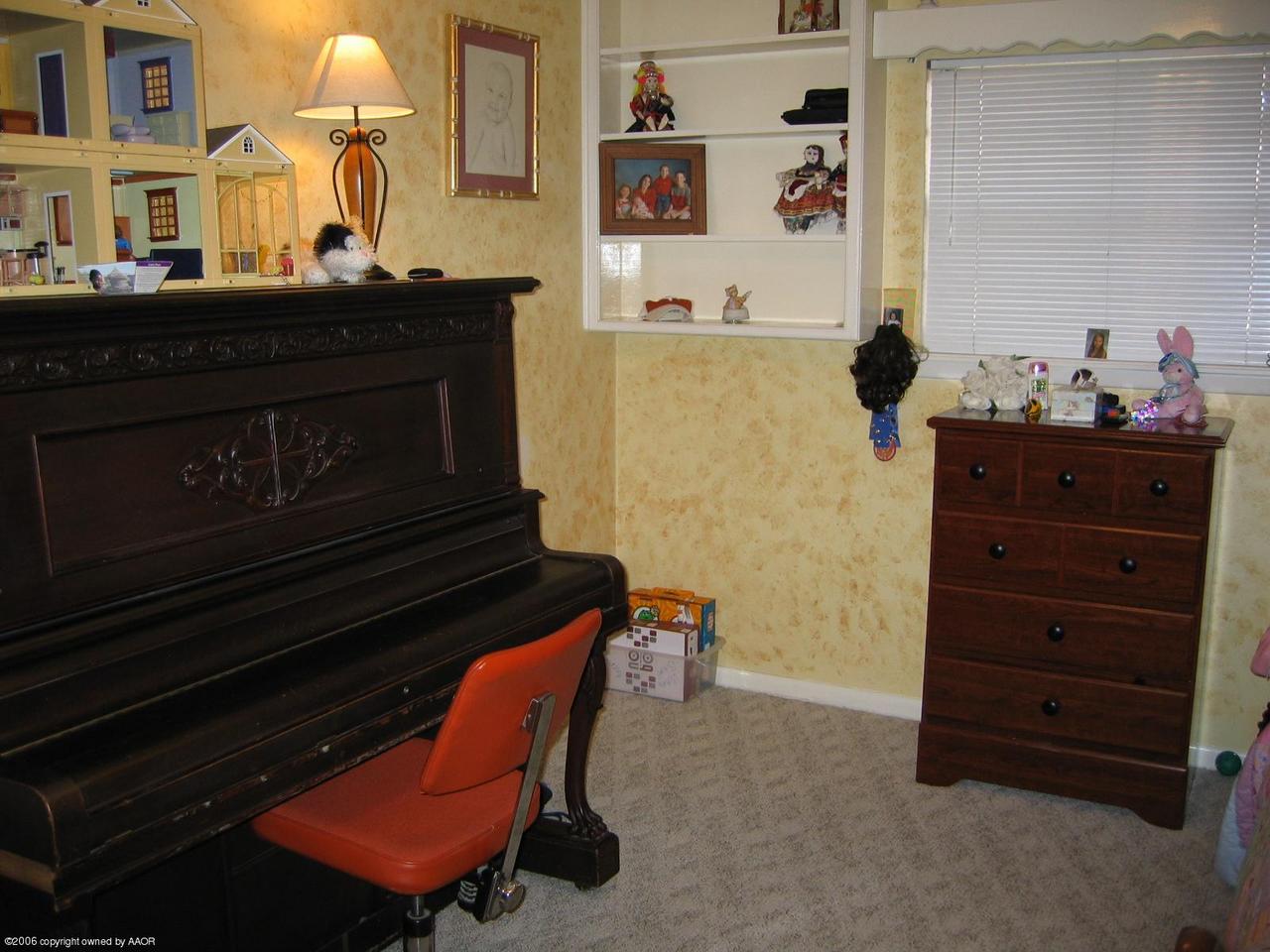 7212 Calumet Road Amarillo, TX 79106 - Photo 8 of 8 a living room with furniture and a dresser