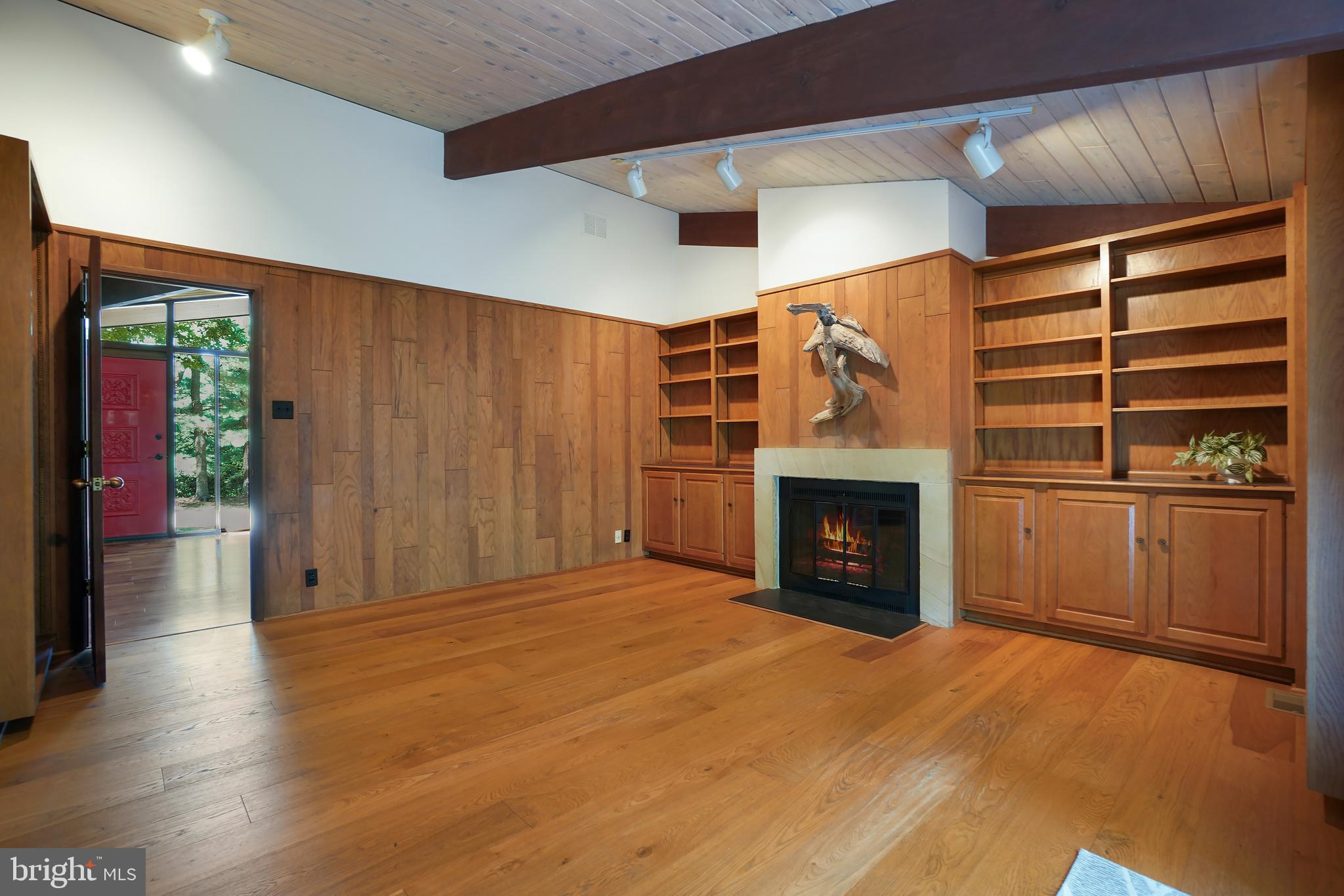 709 Springloch Road Silver Spring, MD 20904 - Photo 23 of 42 Oak Library with Fireplace
