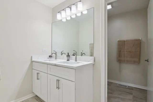 $469,900 | 1867 Lake Shore Drive, Romeoville, IL 60446