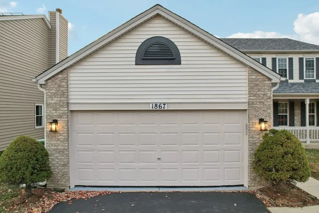 $469,900 | 1867 Lake Shore Drive, Romeoville, IL 60446
