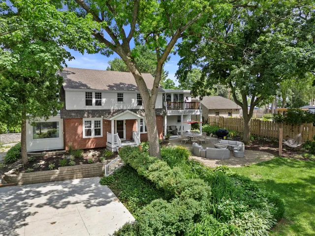 $846,400 | 415 South Lake Shore Drive, Fontana, WI 53125