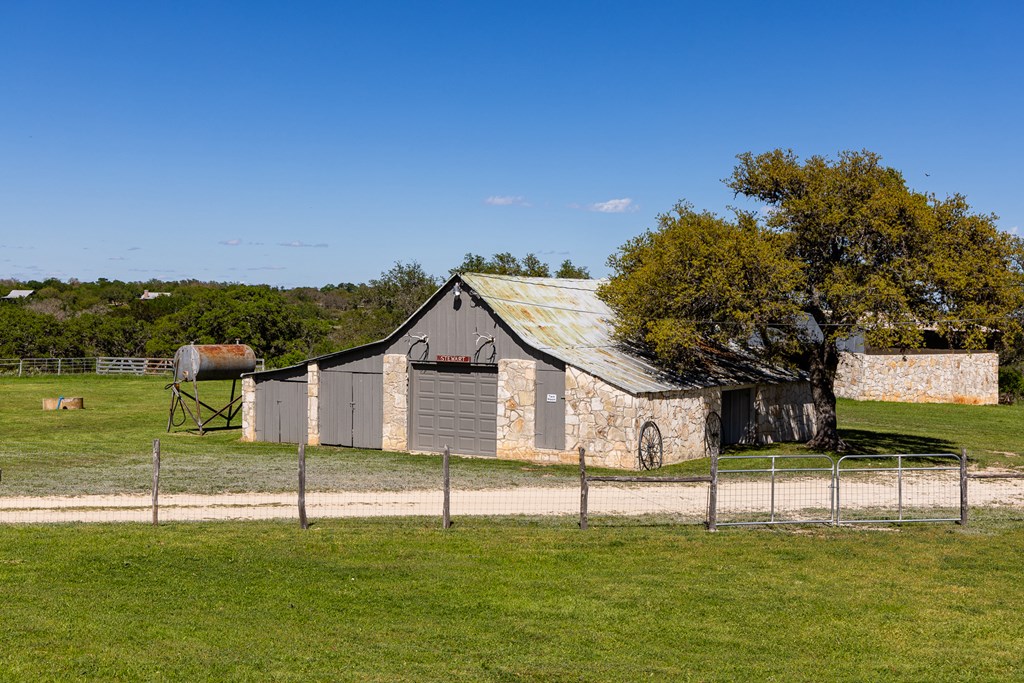 190 Other Boerne, TX 78006 - Photo 9 of 40