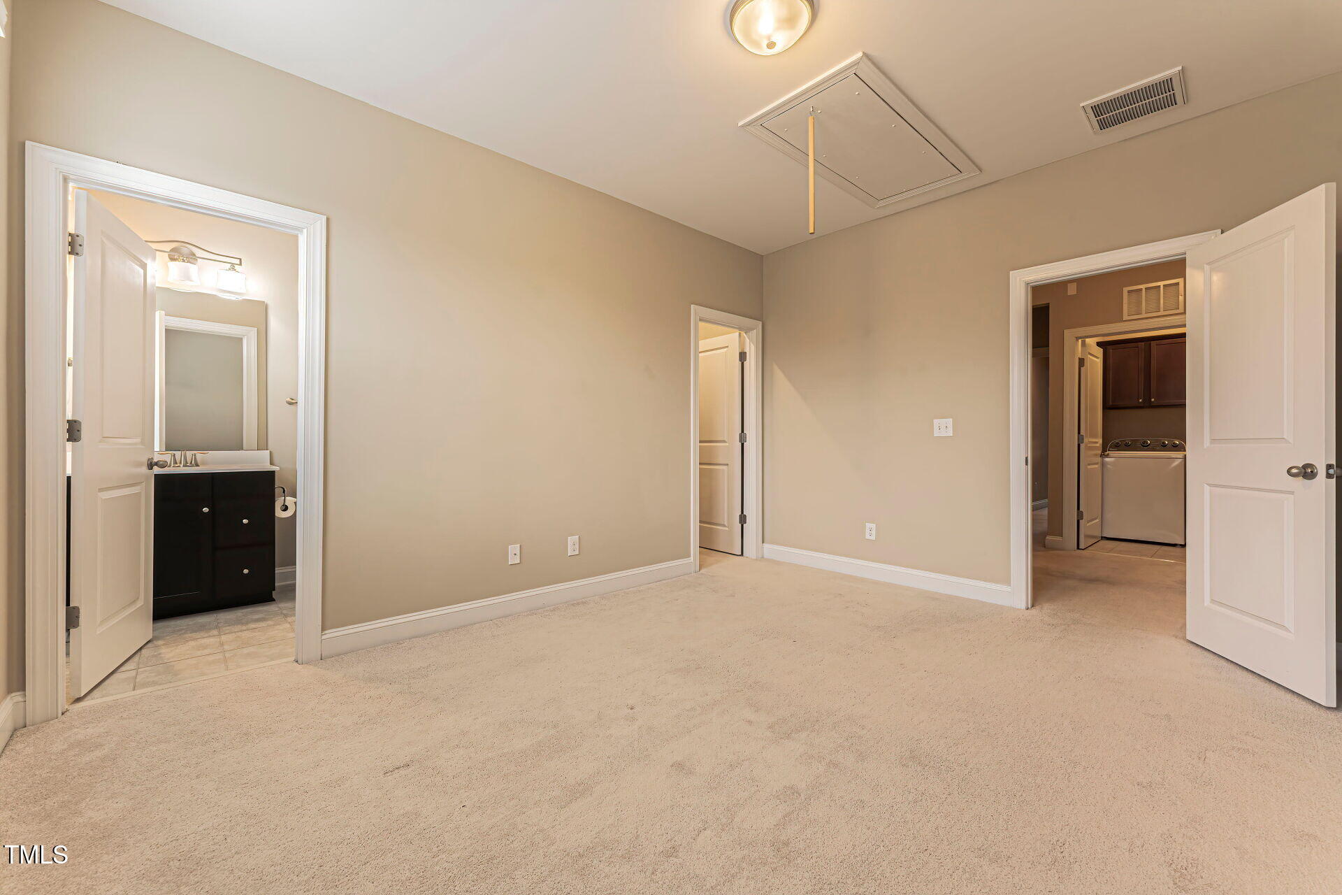 3606 Winifred Way Raleigh, NC 27609 - Photo 25 of 45 en empty room with closet and bathroom