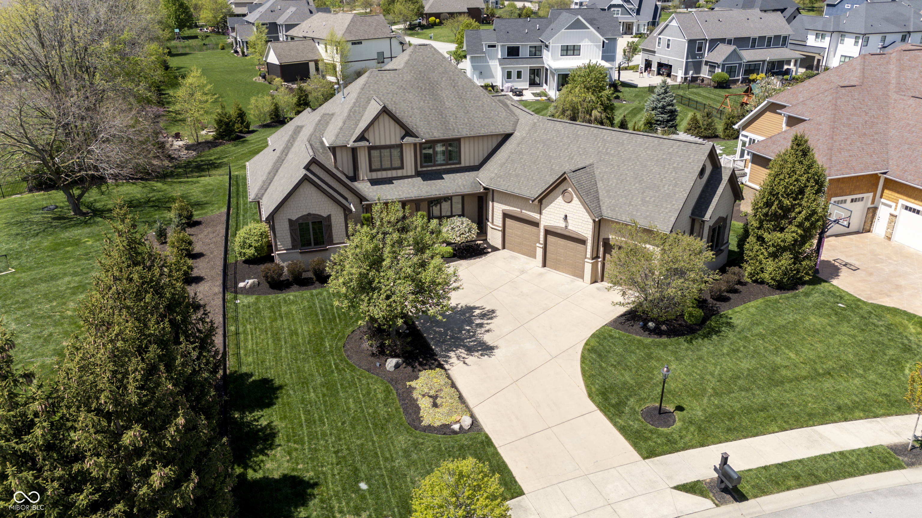 10138 Backstretch Row Fishers, IN 46040 - Photo 2 of 48