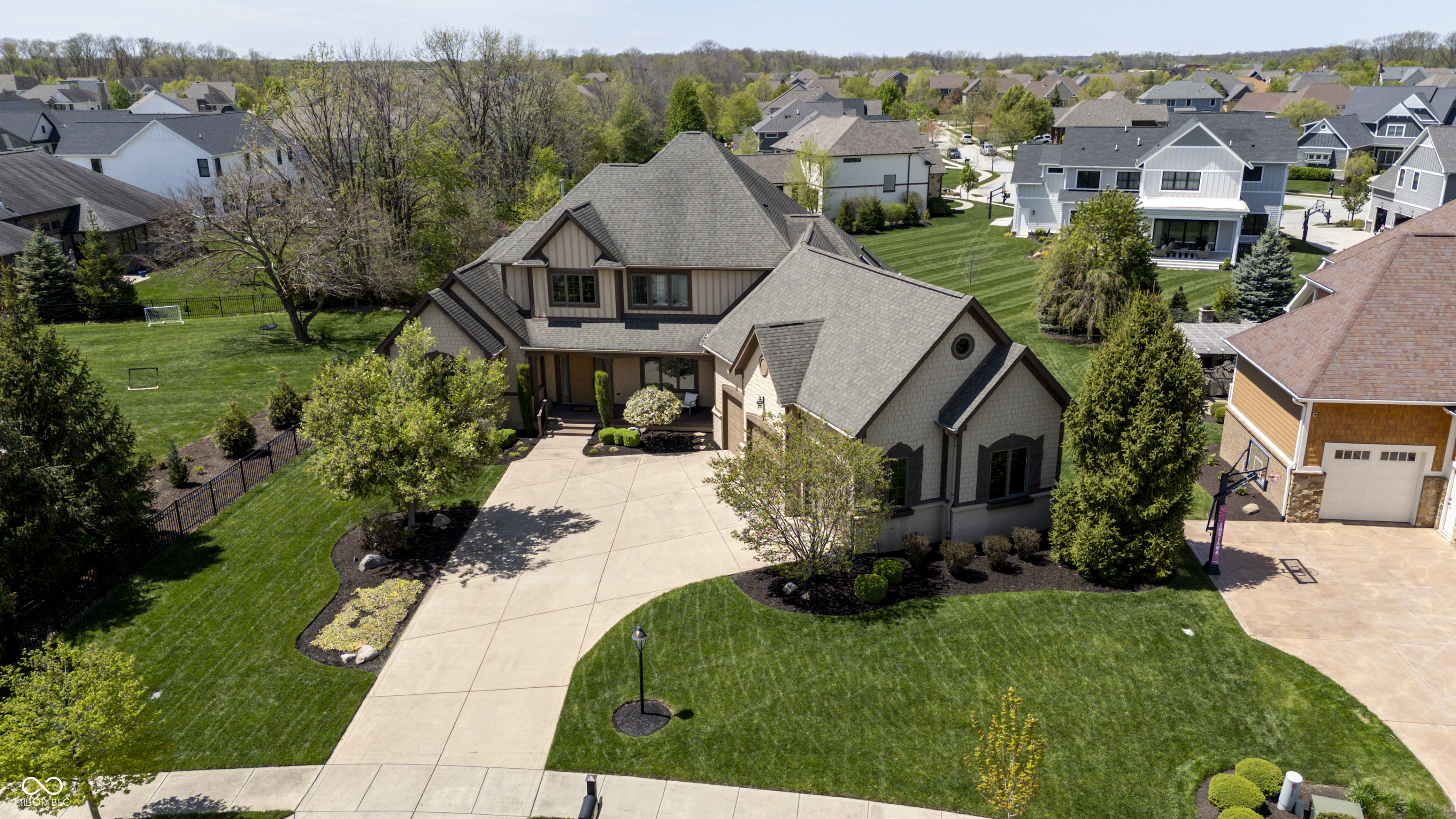 10138 Backstretch Row Fishers, IN 46040 - Photo 3 of 48