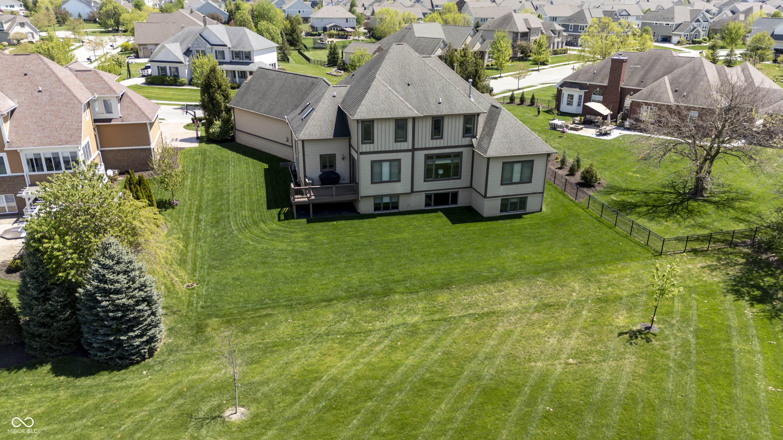 10138 Backstretch Row Fishers, IN 46040 - Photo 4 of 48