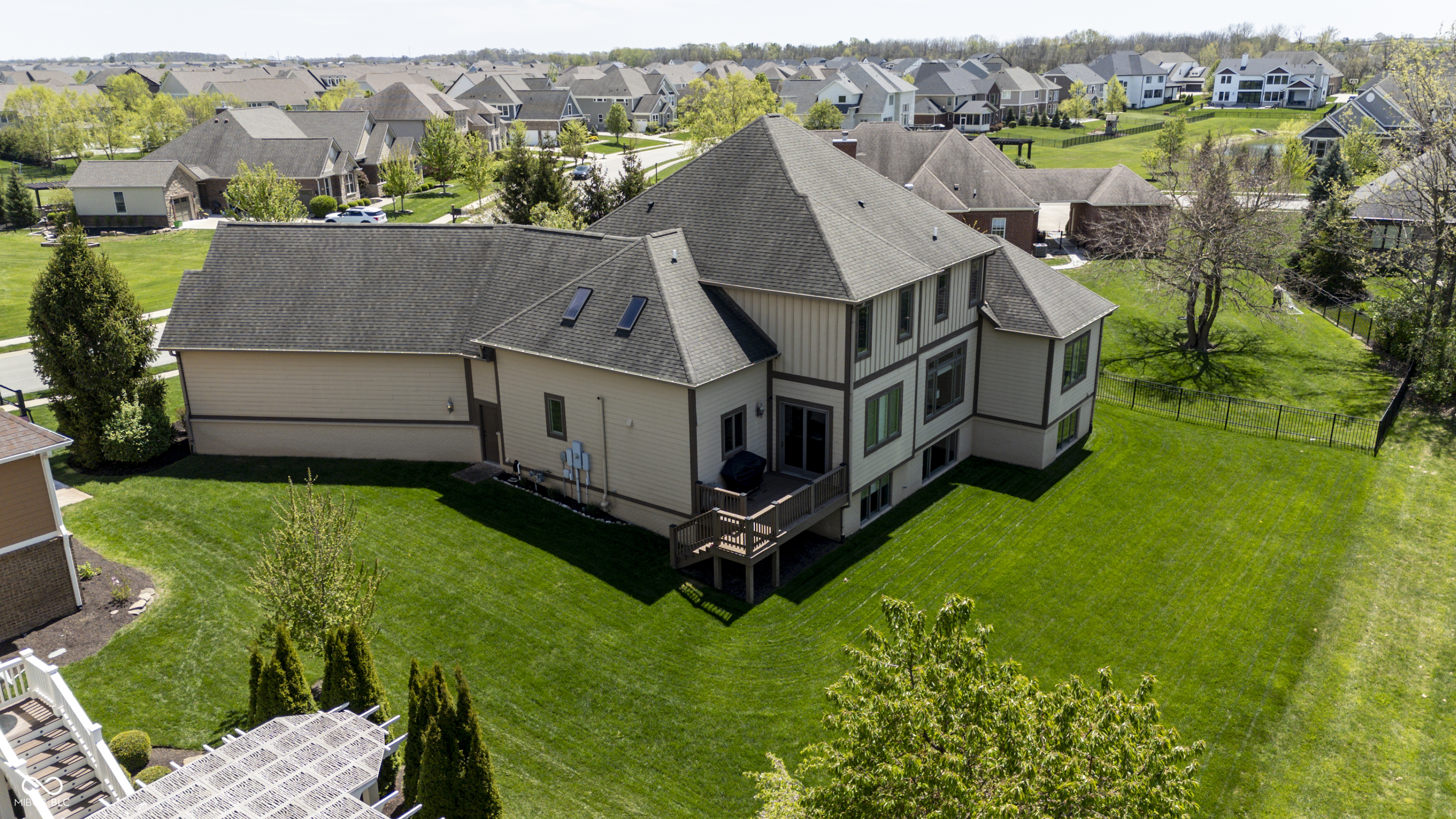 10138 Backstretch Row Fishers, IN 46040 - Photo 7 of 48